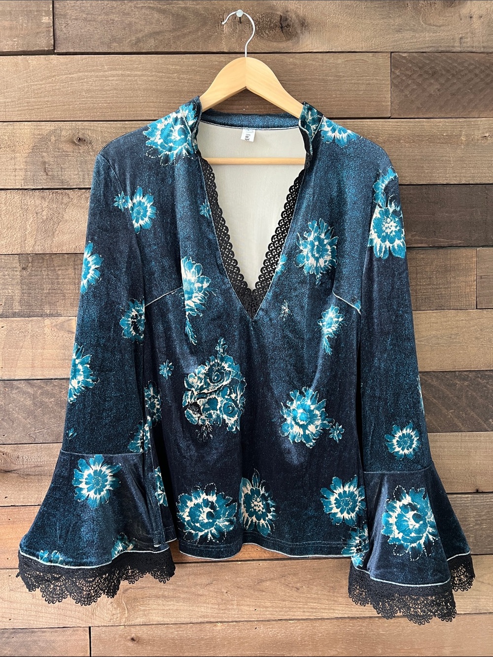 NWT FuTario Women's Teal Bell Sleeve Blouse Lace Hem Velvet Size Large - Picture 2 of 9